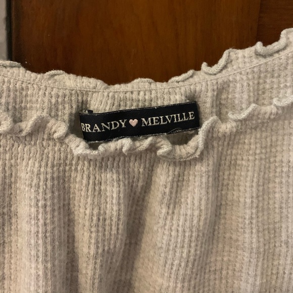 Brandy Melville off the shoulder top - Picture 3 of 3